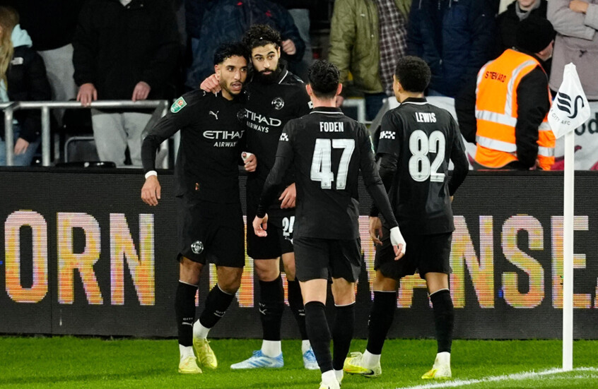هدف عالمي لمرموش يقود مانشستر سيتي لعبور سوانسي في كأس الرابطة