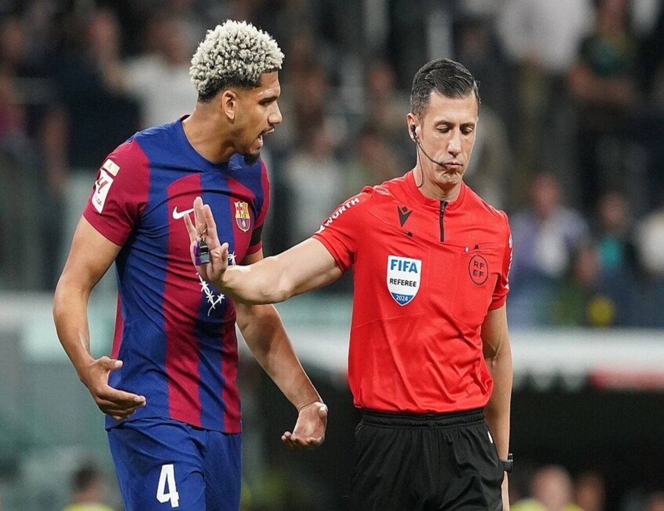 سوتو غرادو حكماً لكلاسيكو ريال مدريد وبرشلونة في سانتياغو برنابيو