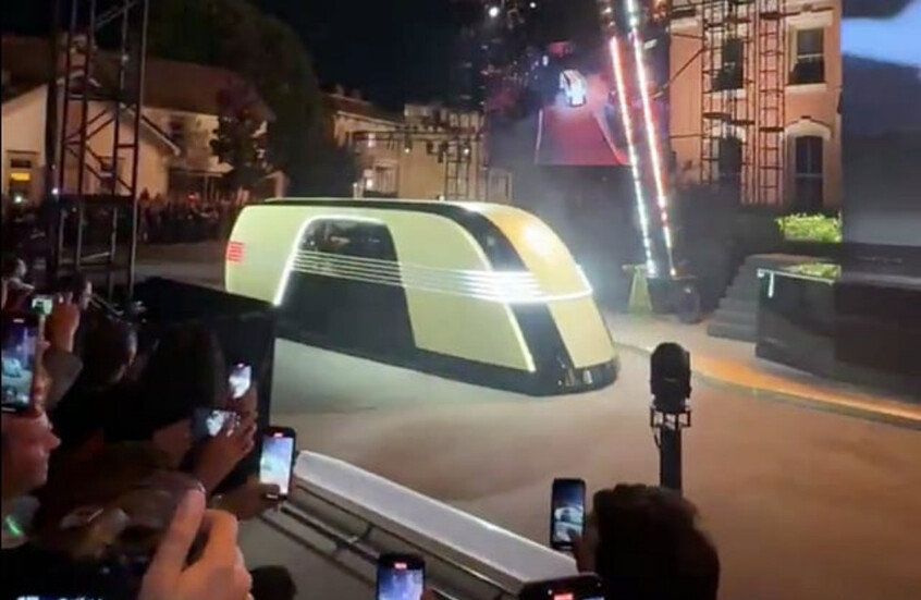 ماسك يثير حماس الجماهير بفيديو تشويقي لمركبة "روبوفان" المستقبلية