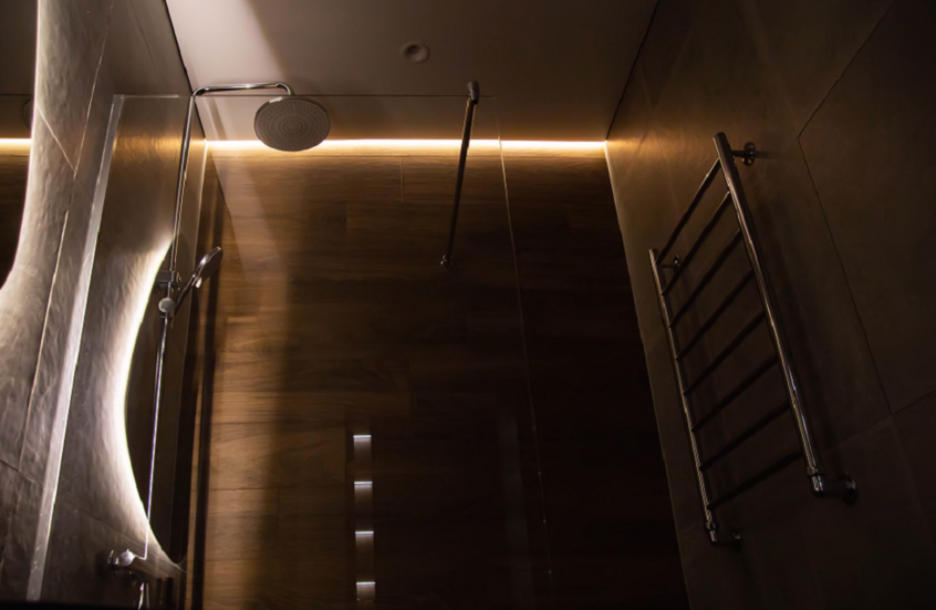 دراسة: الاستحمام في الإضاءة الخافتة يعزز النوم الجيد ويقلل الأرق