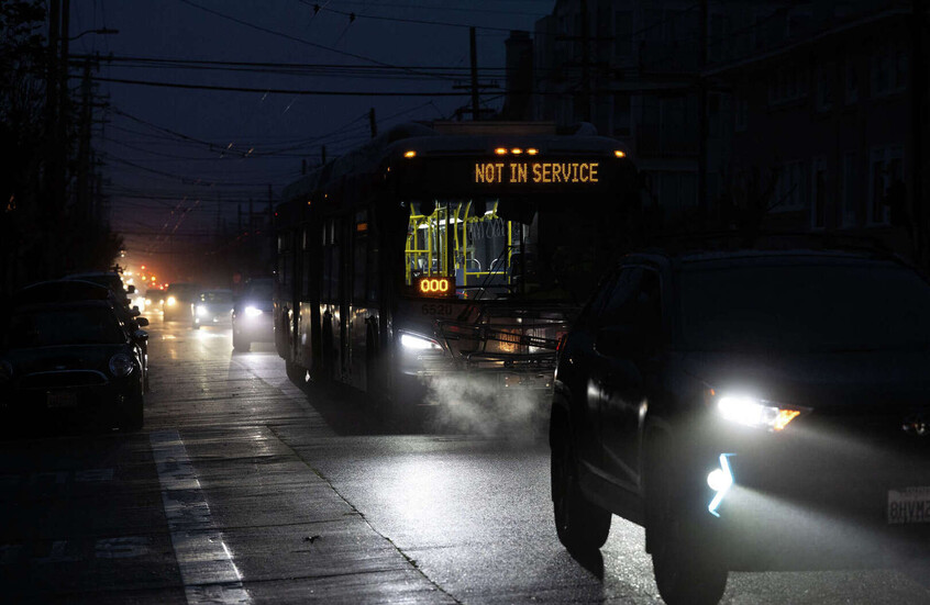 حريق بمحطة كهرباء في كاليفورنيا يقطع التيار عن أكثر من 130 ألف مشترك