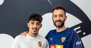 فالنسيا يحسم مستقبل