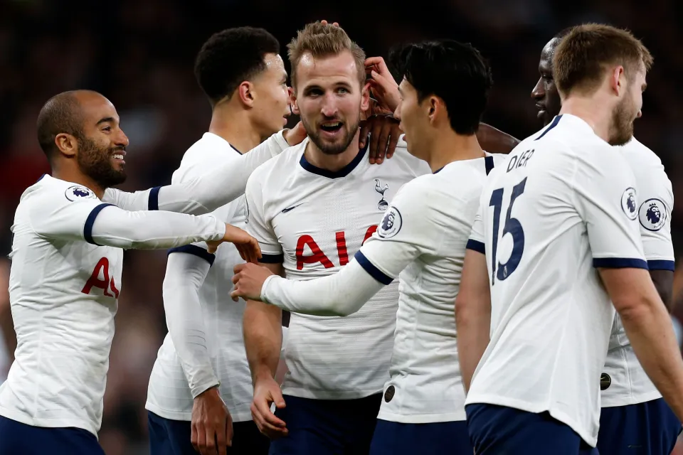 توتنهام يكشف قائمته