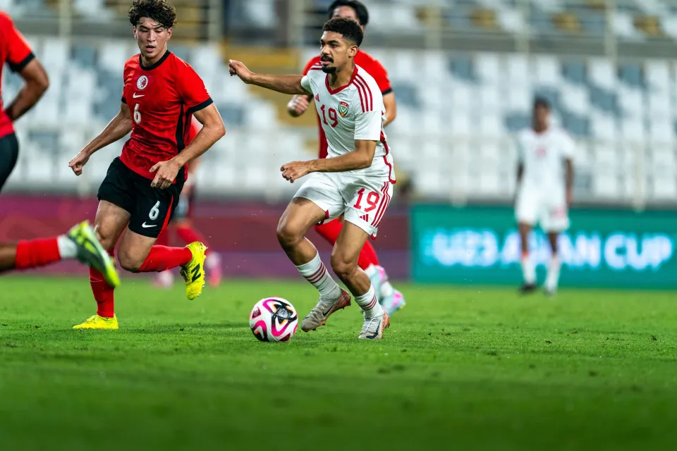 الإمارات تفوز على 