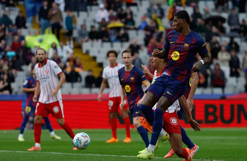 برشلونة يخطف فوزاً صعباً من جيرونا في الدوري الإسباني