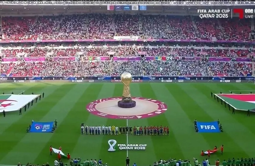 الجماهير السودانية تخطف الأضواء في افتتاح كأس العرب 2025