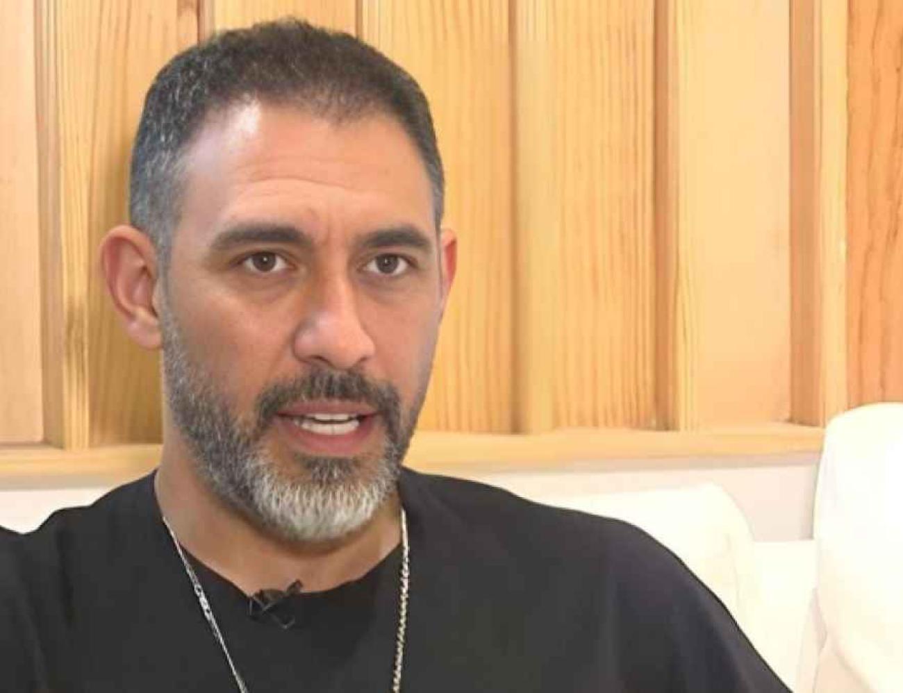 عمرو مصطفى وباسم يوسف يطويان صفحة الخلاف خلال حفل Joy Awards في السعودية