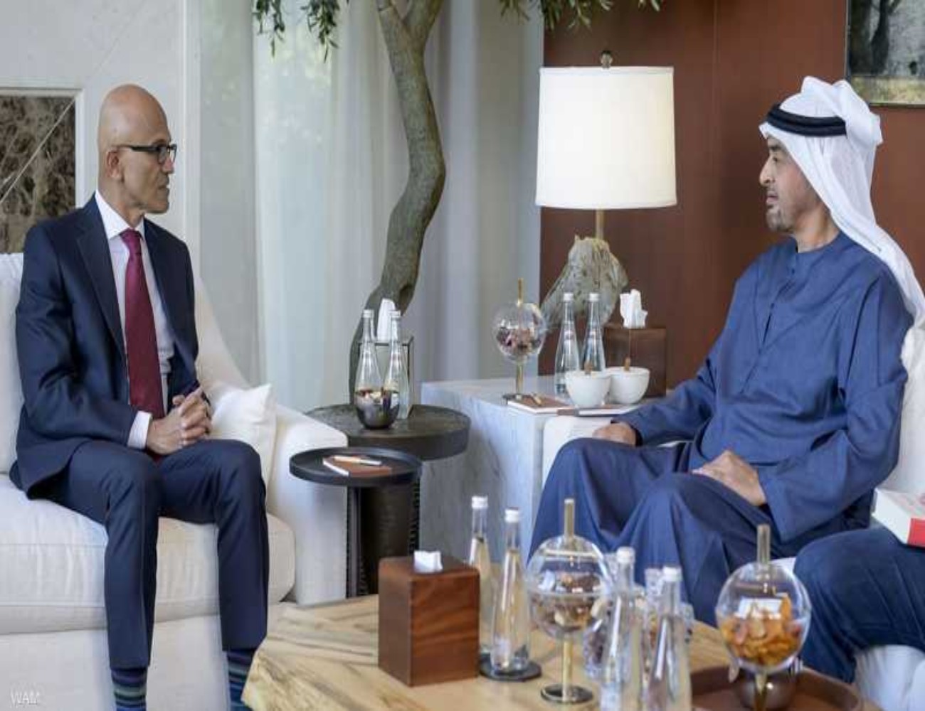 الشيخ محمد بن زايد يبحث تطورات التكنولوجيا الحديثة مع مسؤولي شركات 