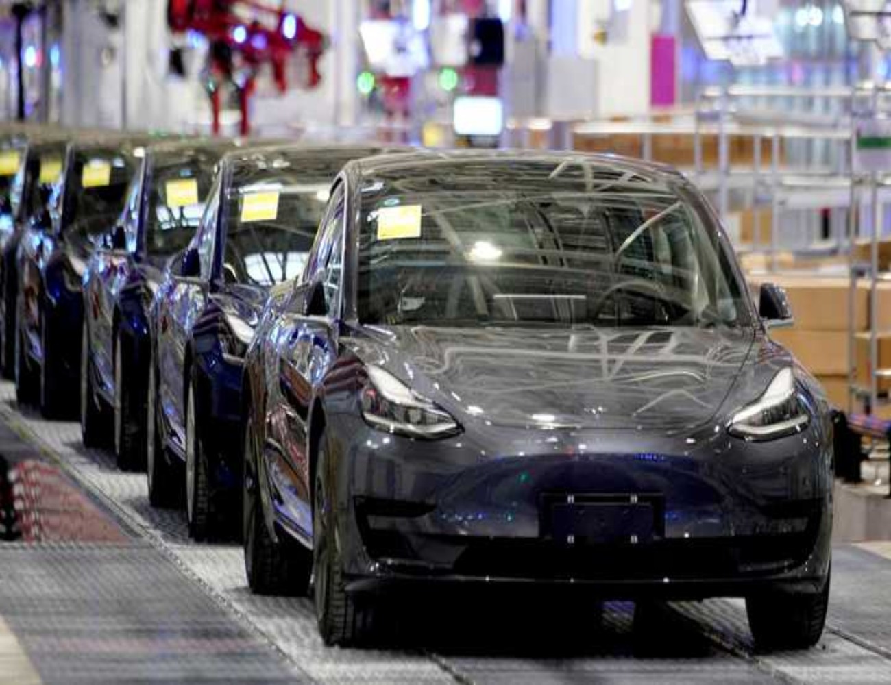 الولايات المتحدة تعلن إجراء تحقيق في نظام القيادة الذاتي لسيارات تسلا 