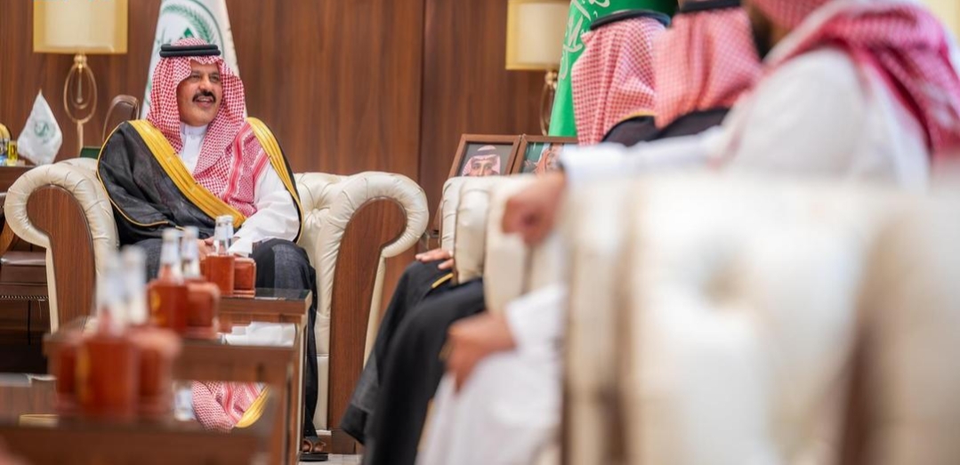 السعودية: أمير منطقة حائل يلتقي الرئيس التنفيذي للشركة الوطنية لإمدادات الحبوب في لقاء رسمي