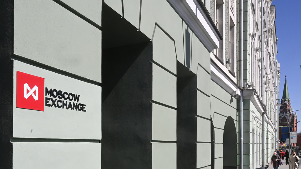 تراجع مؤشر بورصة موسكو عند الإغلاق اليوم الخميس 