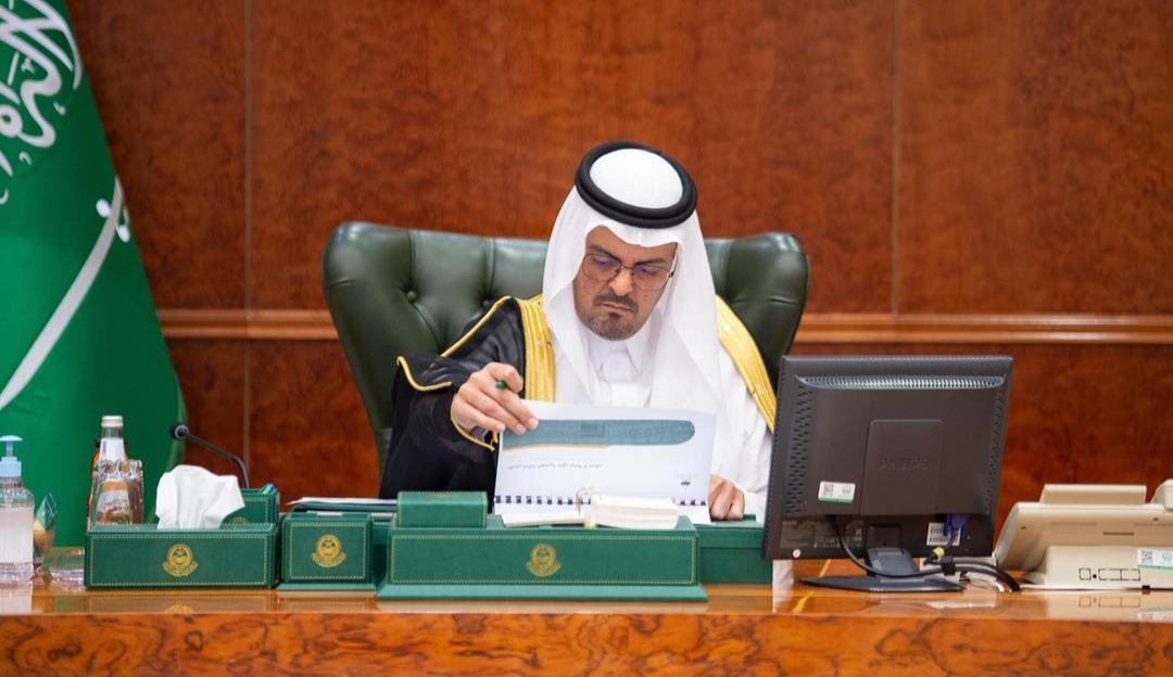 السعودية: نائب أمير مكة المكرمة يقود جلسة اللجنة الدائمة لتطوير خدمات الحج والعمرة
