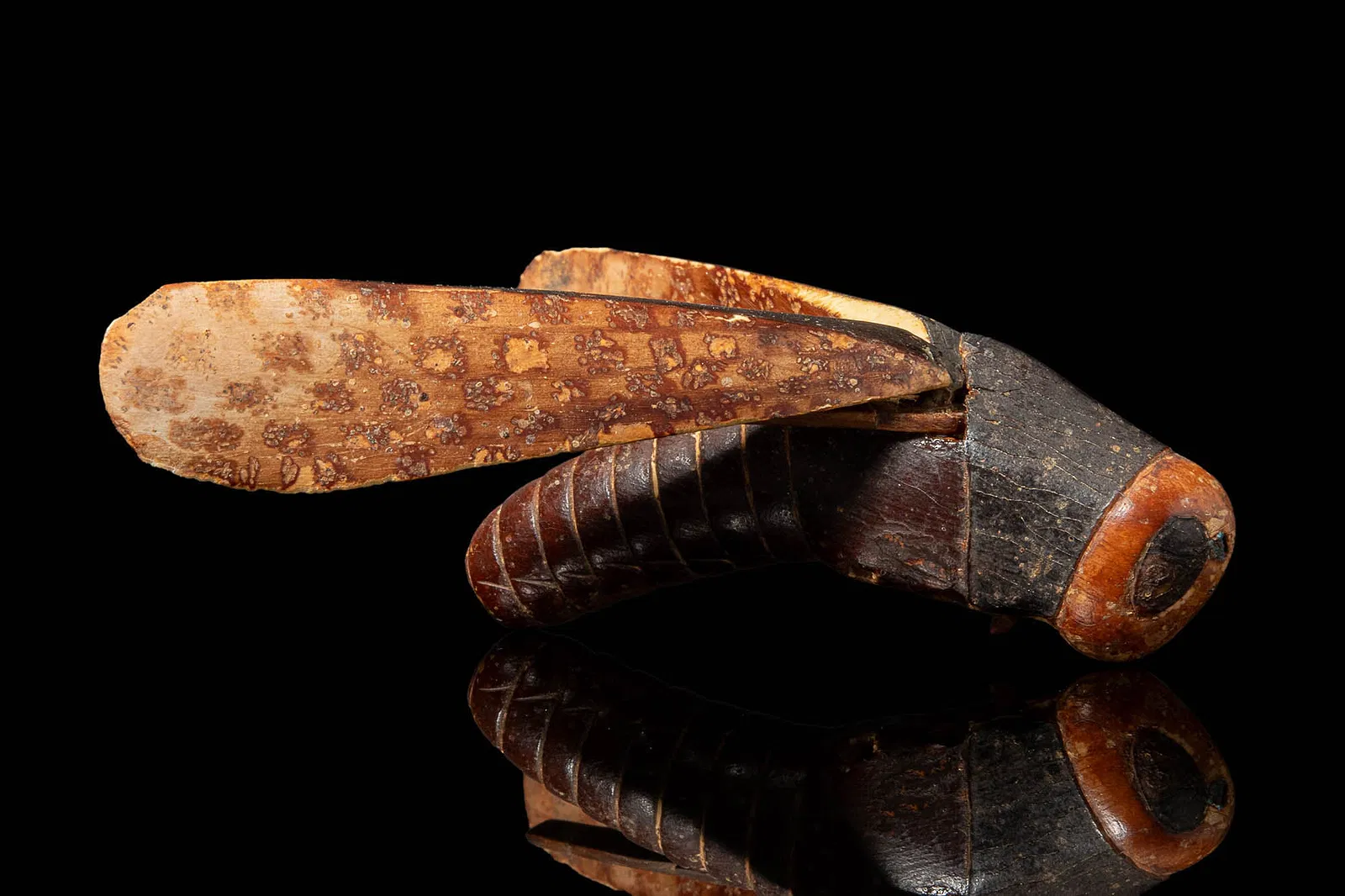 عرض قطعة أثرية نادرة من مقبرة توت عنخ آمون في مزاد بلندن