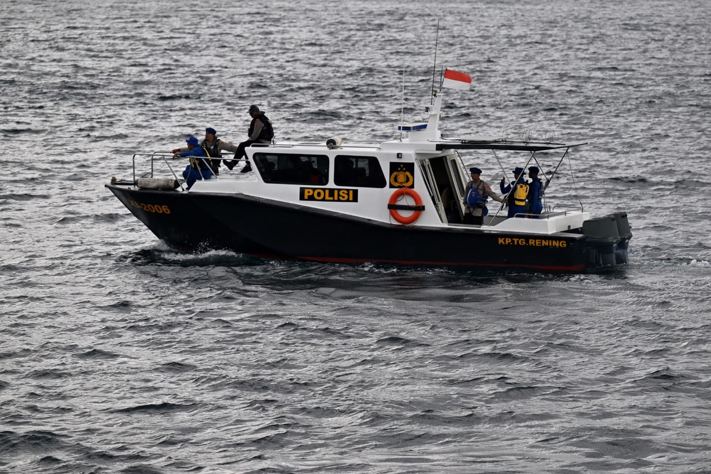 إنقاذ مئات الركاب