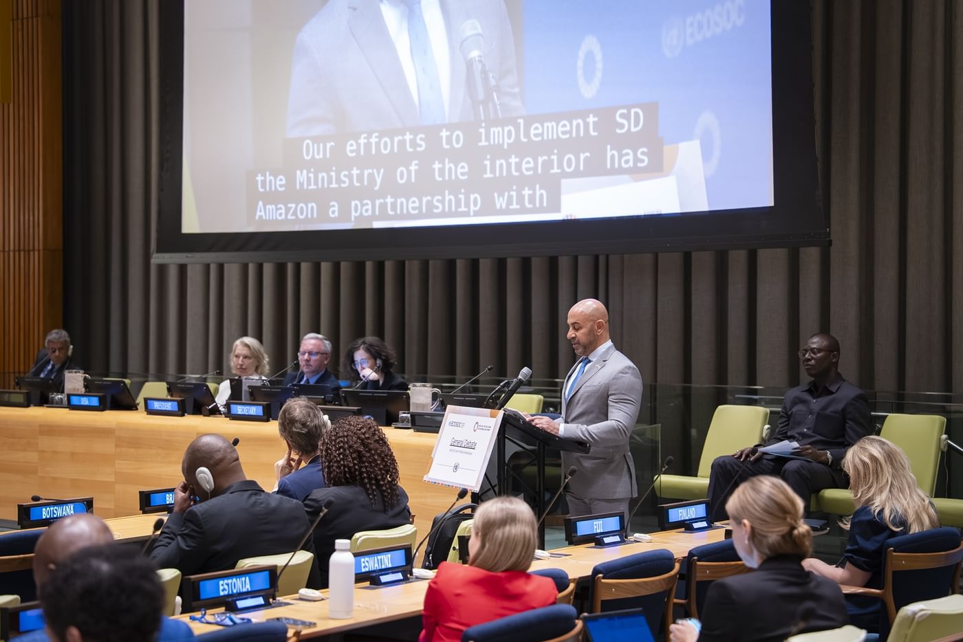 الإمارات تجدد