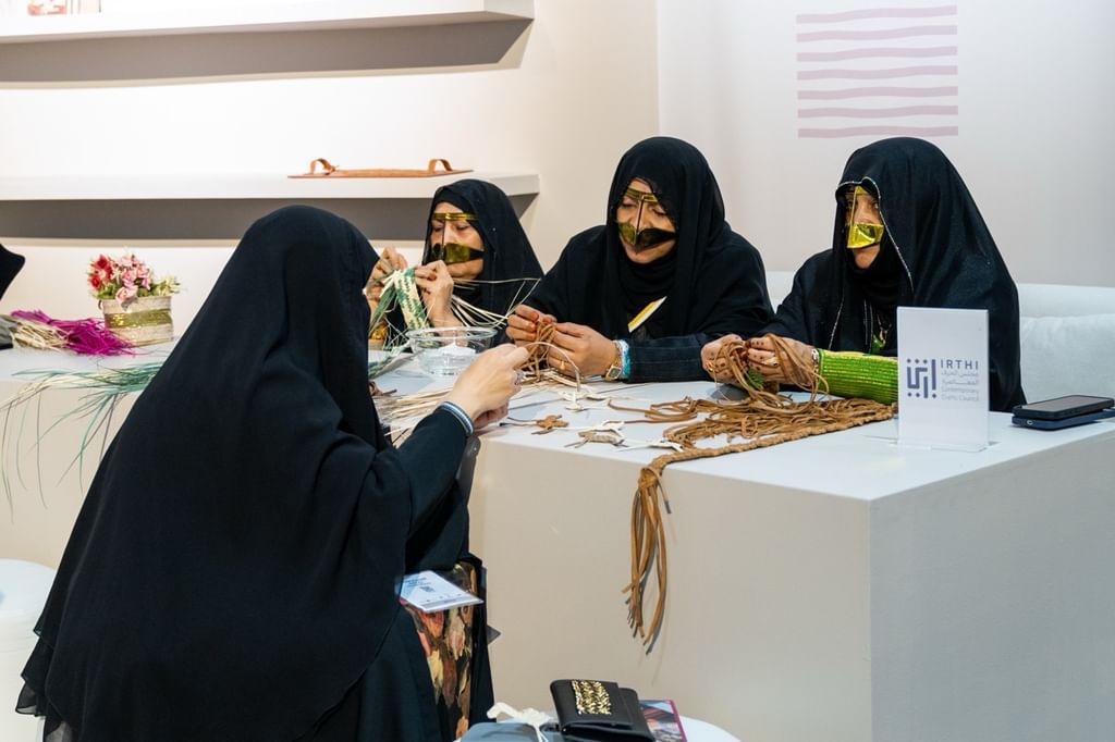 "إرثي" يحتفي بمرور 10 سنوات على تمكين الحرفيات عالميًا       