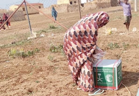 السعودية: 700 أسرة سودانية تستفيد من المساعدات الغذائية المقدمة من مركز الملك سلمان للإغاثة