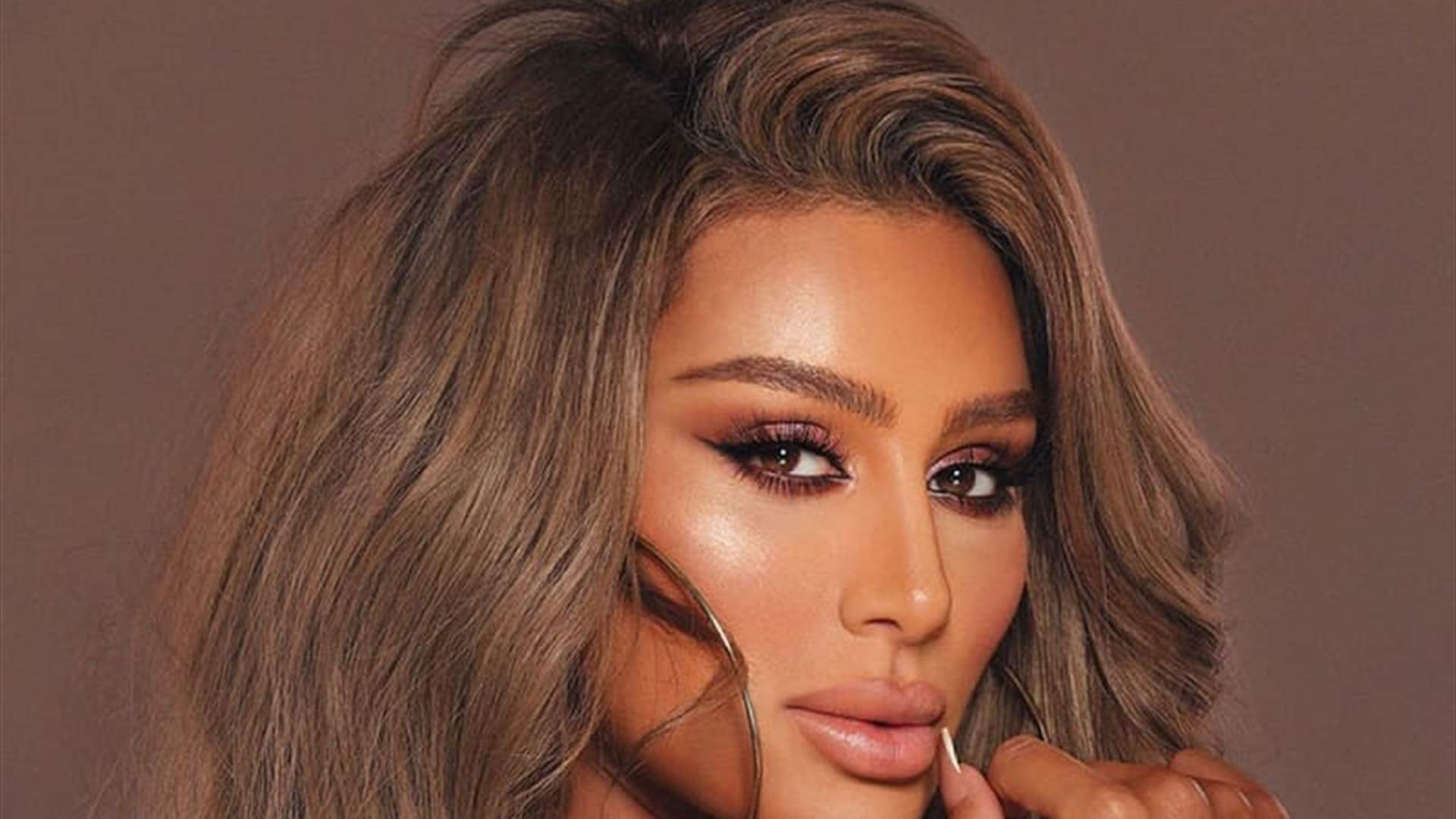 مايا دياب تشعل المسرح وتشارك الجمهور كواليس آخر حفلاتها