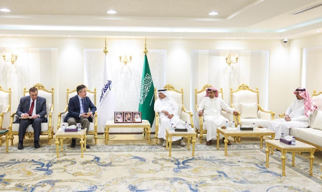 السفير البيروفي يستكشف الإمكانيات الاستثمارية الواعدة بمنطقة عسير في السعودية