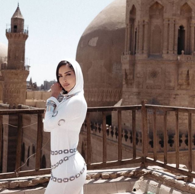 هجوم بسبب ظهور مسجد في الكليب.. ووالدة بسمة بوسيل تدخل على الخط