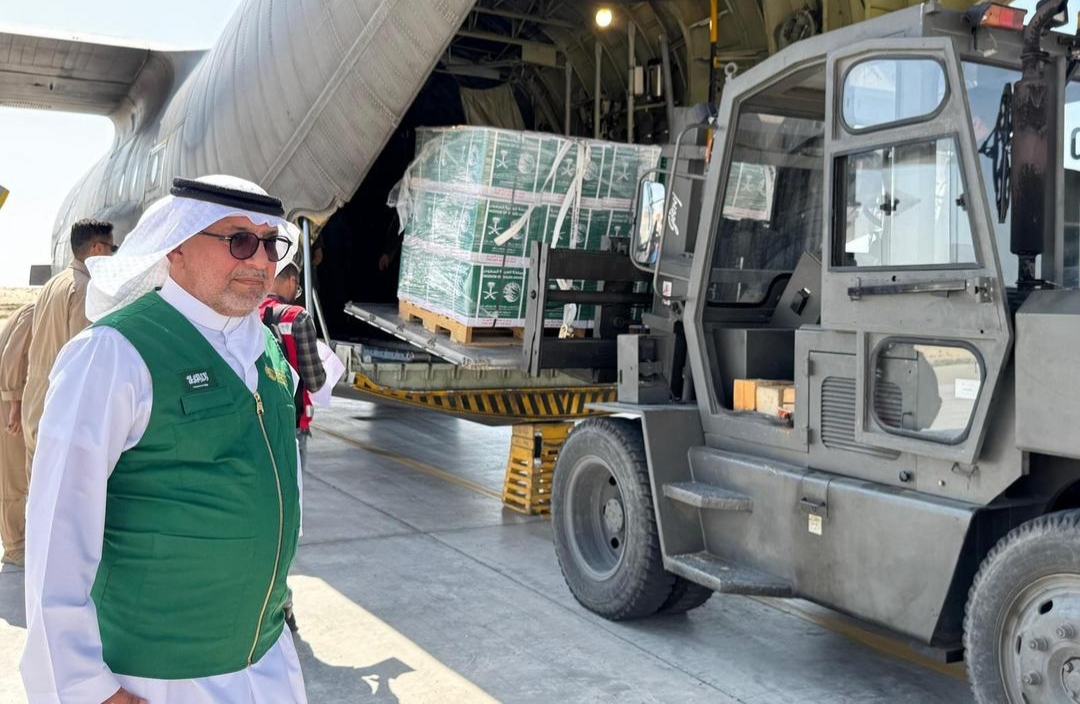 الطائرة السعودية الـ59 تهبط في العريش محملة بالمساعدات الإنسانية لسكان غزة