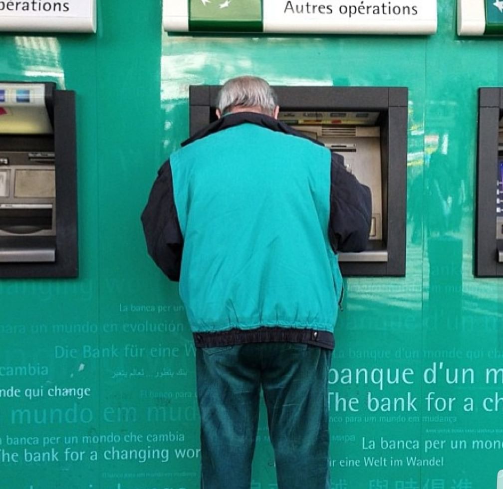 فرنسا تخفض عائد