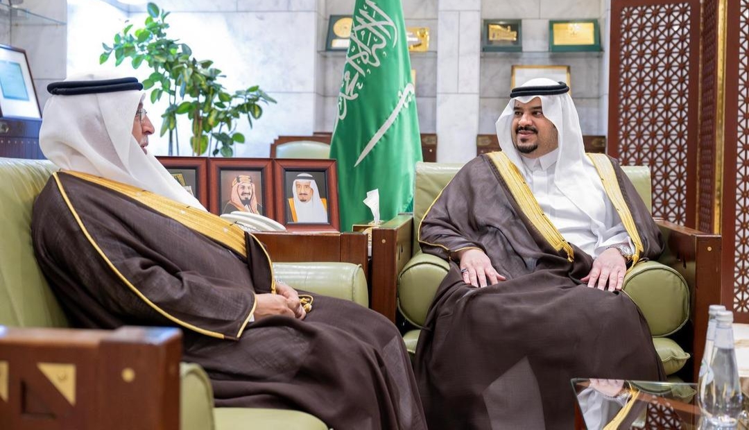 نائب أمير منطقة الرياض يستقبل رئيس جامعة الإمام محمد بن سعود الإسلامية بالسعودية