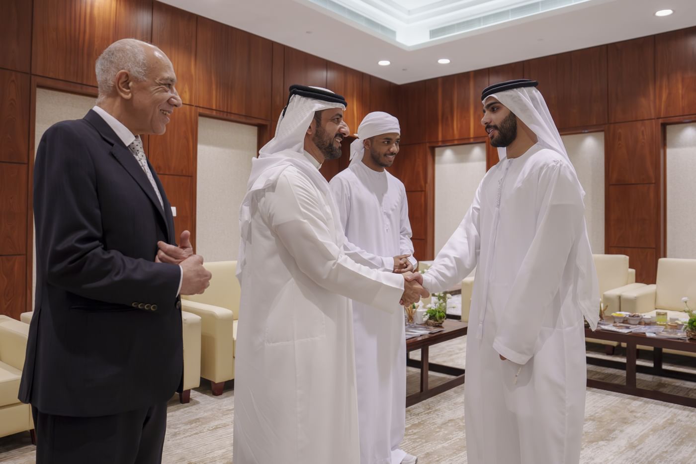 سلطان بن أحمد القاسمي يلتقي فريق جامعة الشارقة المشارك في مونديال الجامعات