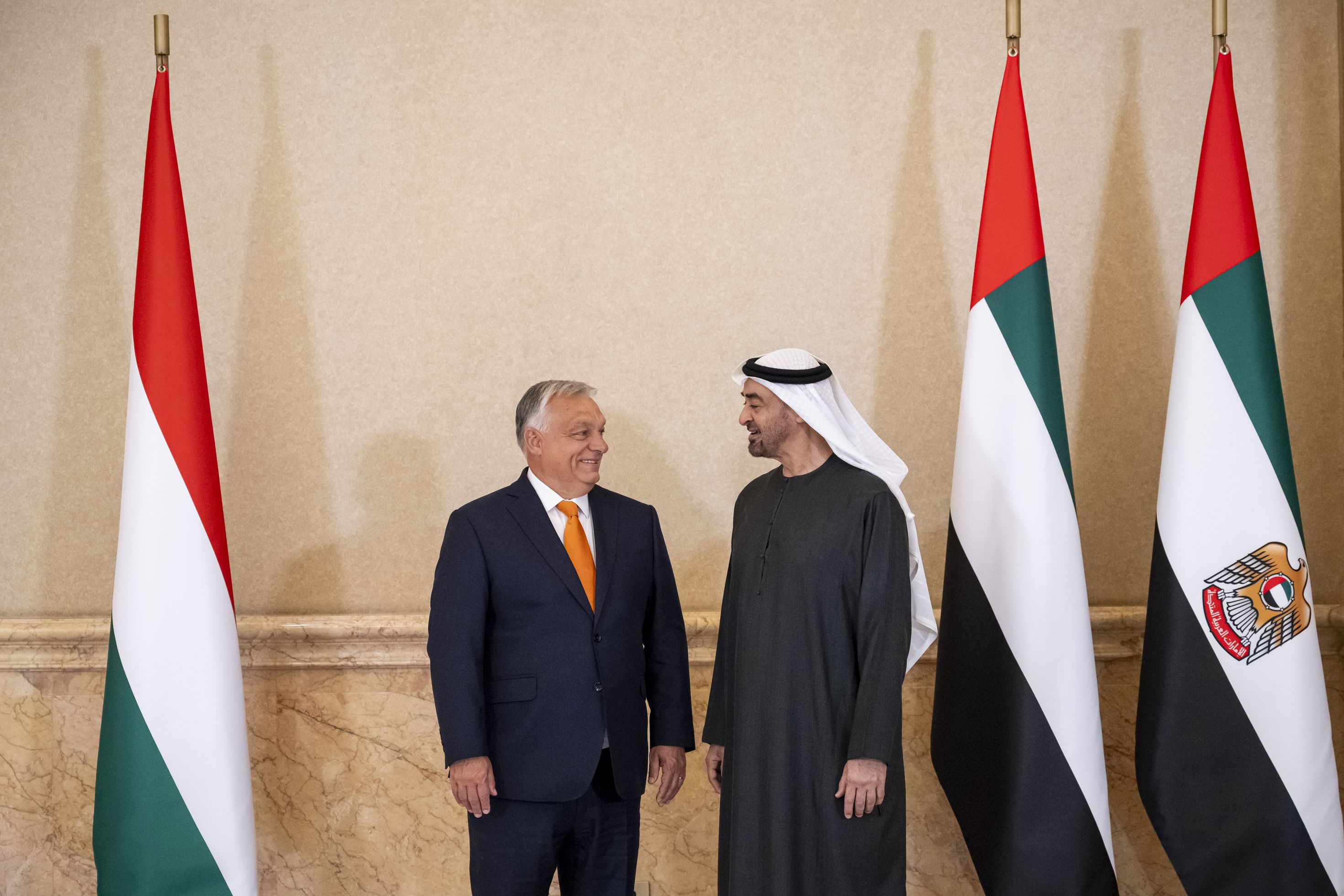 محمد بن زايد يبحث مع رئيس وزراء المجر تعزيز التعاون المشترك