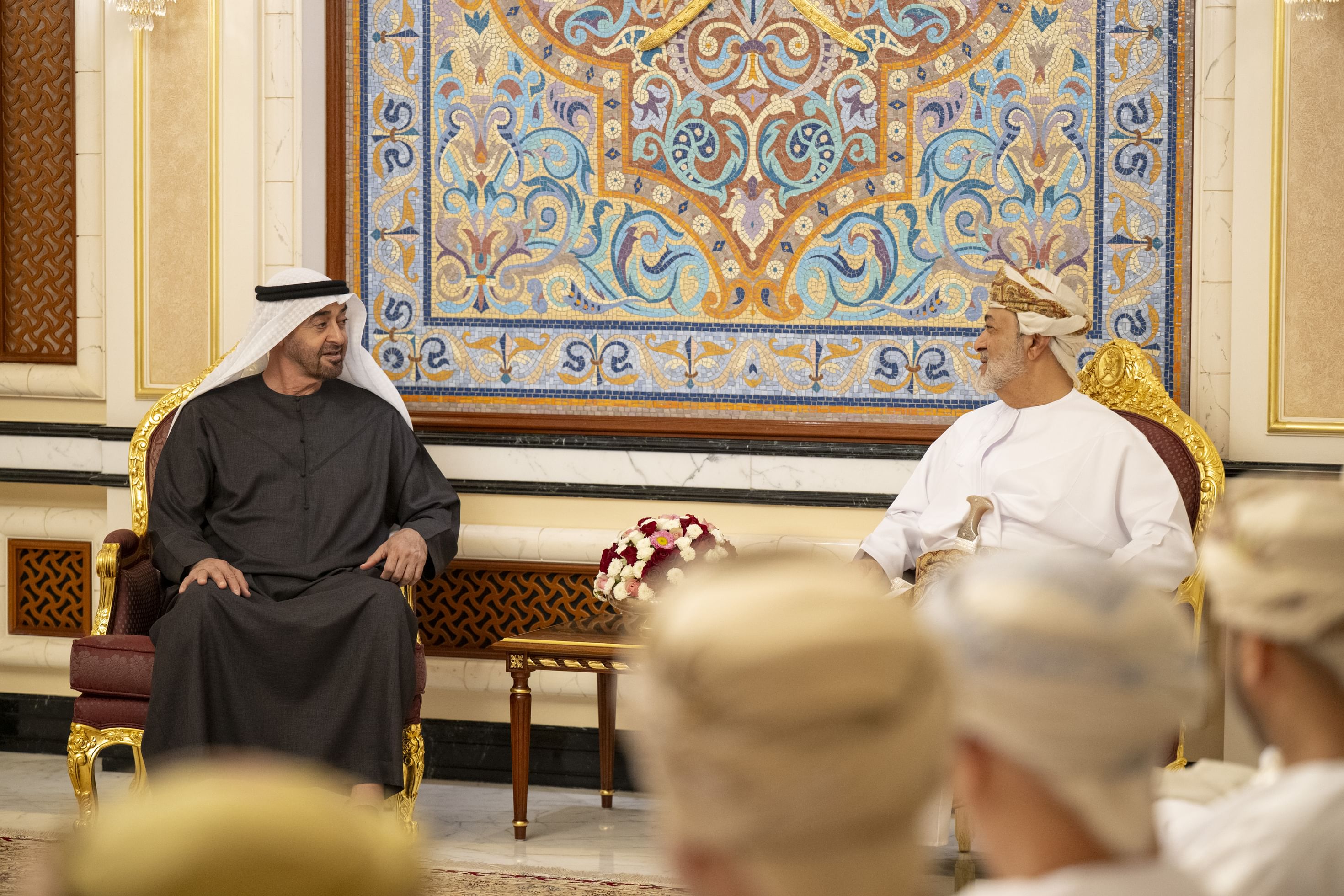 رئيس الدولة وسلطان عمان يبحثان في صلالة علاقات البلدين والتطورات الإقليمية