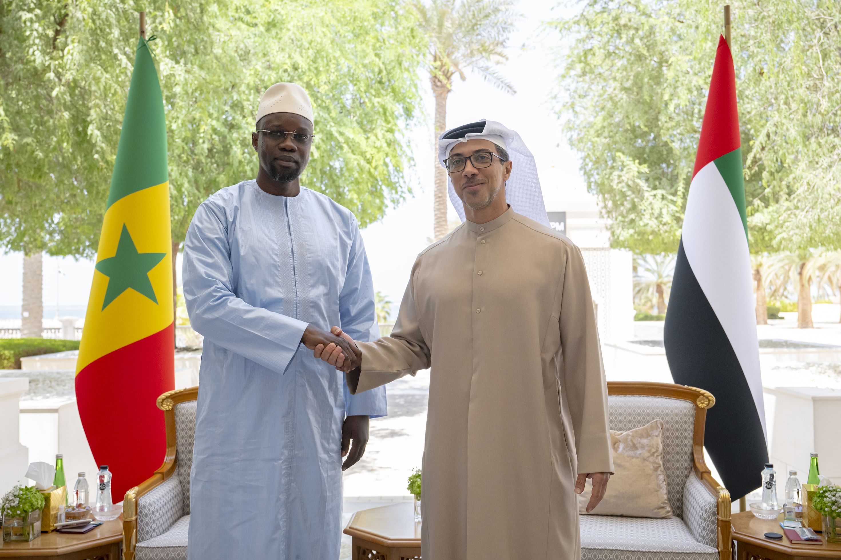 منصور بن زايد يستقبل رئيس وزراء السنغال ويبحثان تعزيز التعاون الثنائي