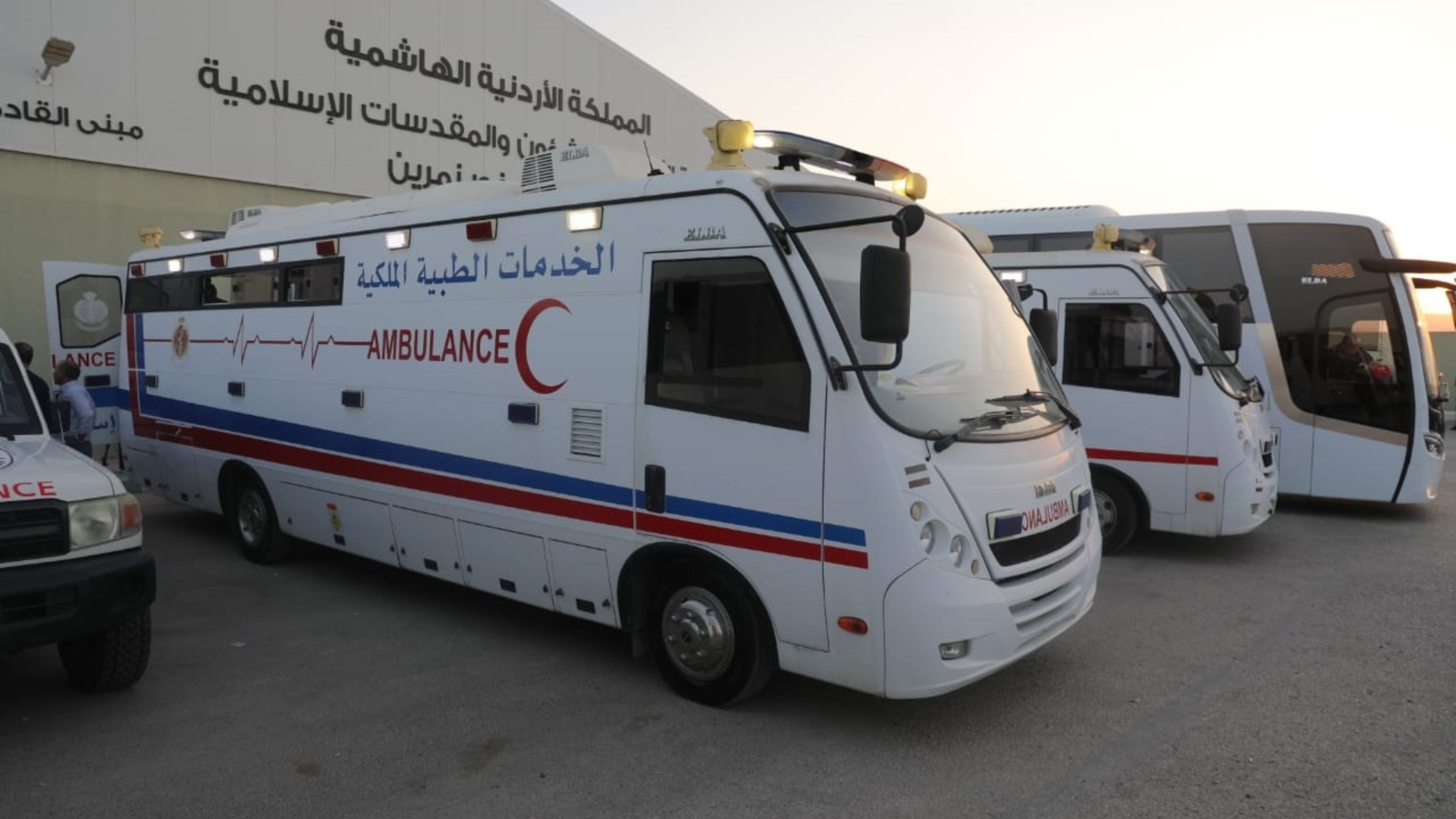 القوات المسلحة تُجلي الدفعة الثالثة عشرة من أطفال غزة المرضى لتلقي العلاج في الأردن
