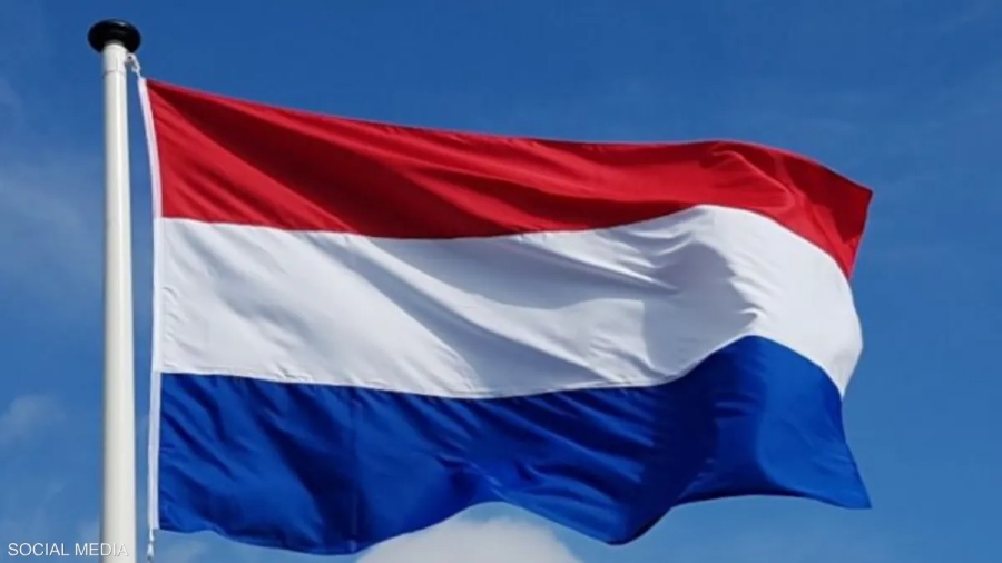 الناخبون الهولنديون  يتوجهون إلى صناديق الاقتراع بعد انهيار الحكومة