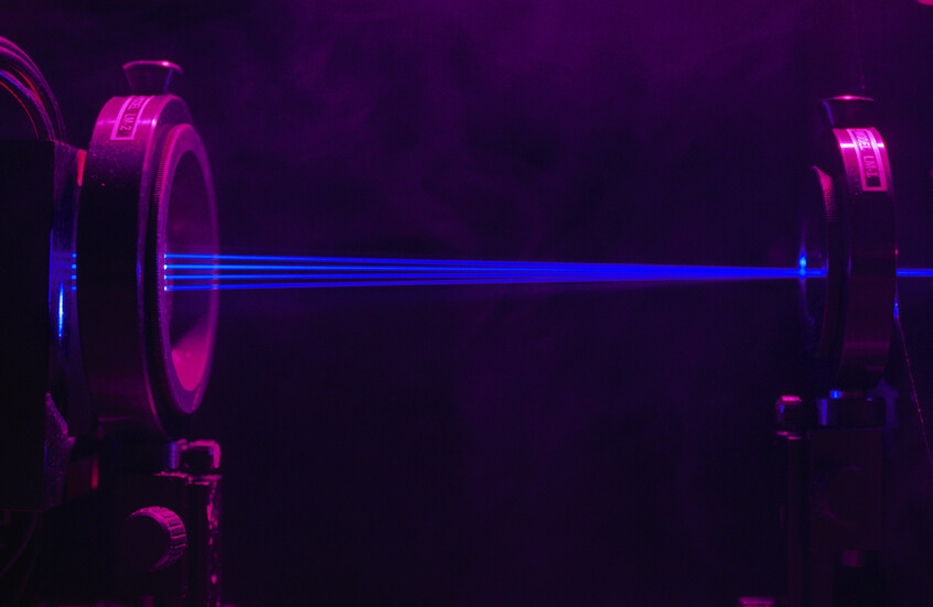 شاب يحوّل مرآب منزله إلى مختبر ويبتكر كاميرا ترى حركة الضوء