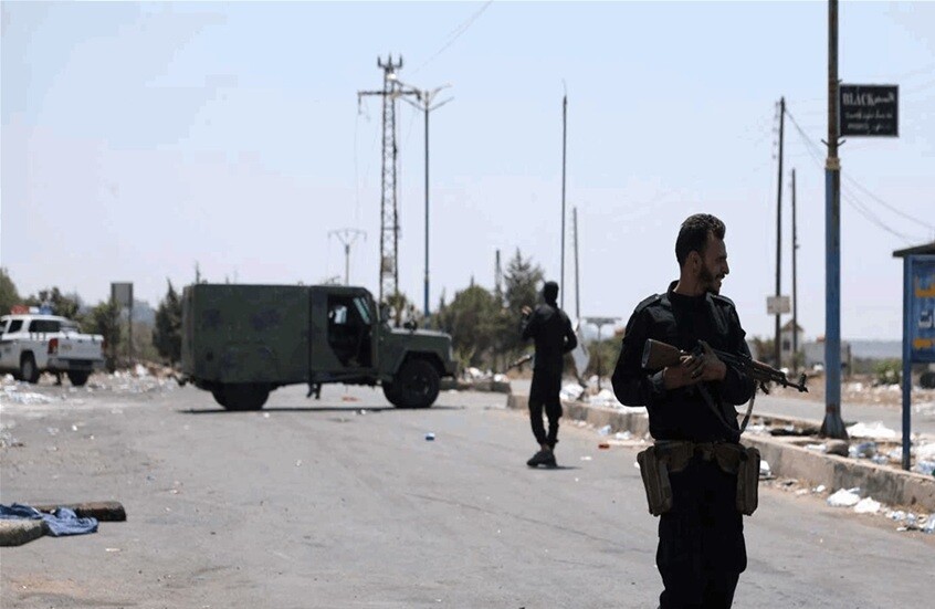 تصعيد خطير في السويداء.. هجوم بقذائف الهاون على حاجز أمني واستهداف حافلة مدنيين