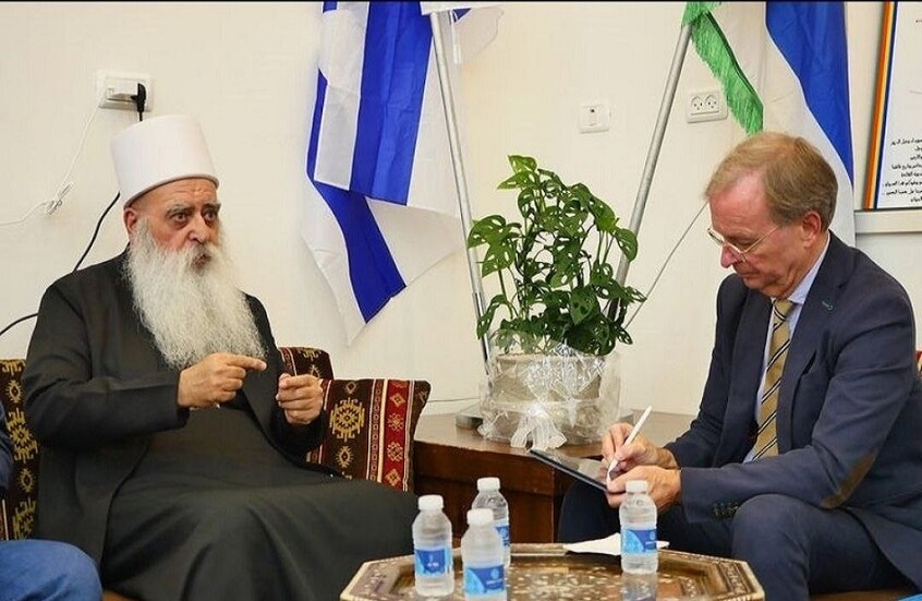 الشيخ موفق طريف يطالب بتحرك دولي عاجل لحل أزمة السويداء