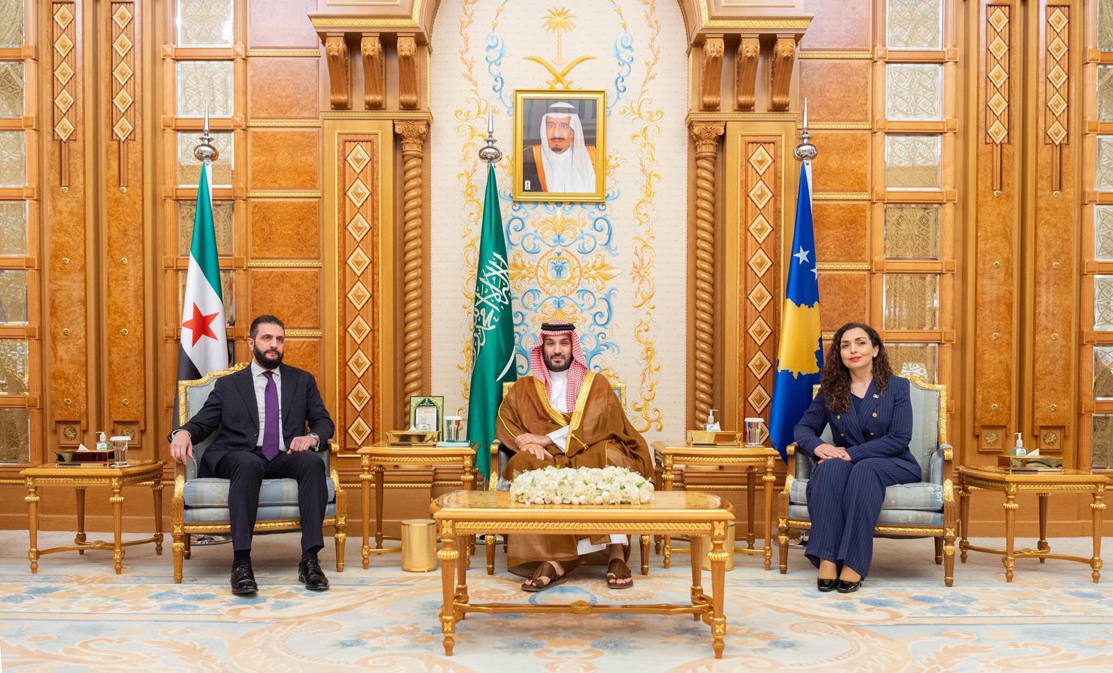 ولي العهد السعودي يلتقي رئيسي سوريا وكوسوفو في قمة ثلاثية بالرياض