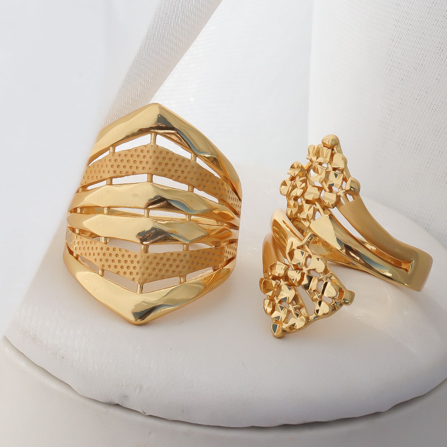 الذهب يتراجع بعد تصريحات باول رغم خفض الفائدة الأمريكية