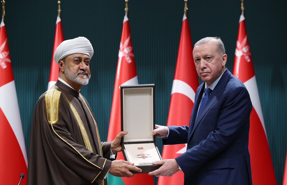 السلطان هيثم وأردوغان يشهدان توقيع اتفاقيات تعزز الشراكة بين عُمان وتركيا