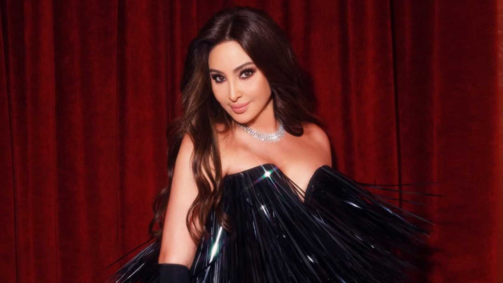 إليسا تحتفل بعيد ميلادها الـ54 بإطلالات جمالية أنيقة