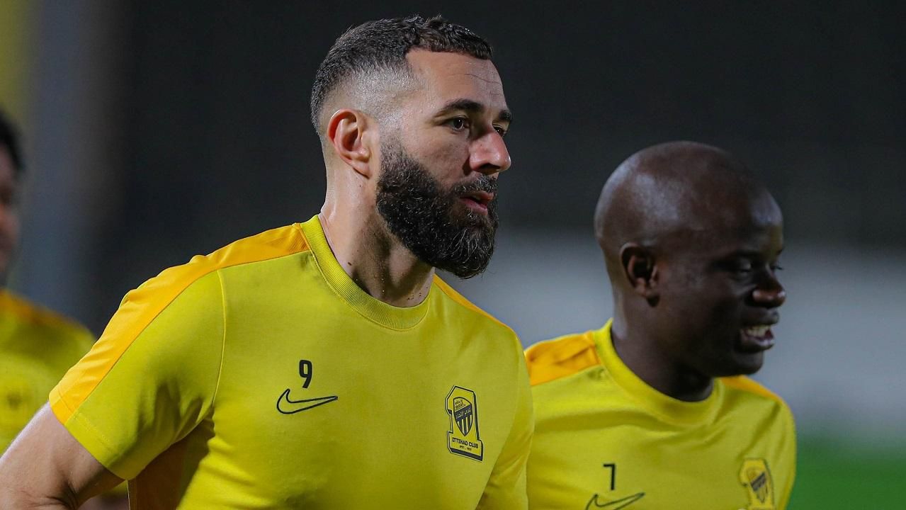 بنزيمة يحث لاعبي الاتحاد على القتال بعد خسارة الكلاسيكو أمام الهلال