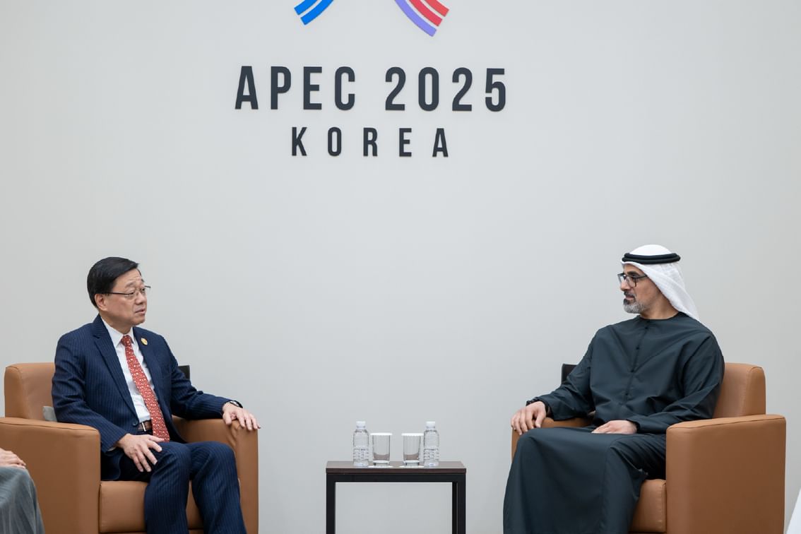 ولي عهد أبوظبي يبحث تعزيز الشراكات الاستراتيجية مع هونغ كونغ في منتدى آسيا والمحيط الهادئ