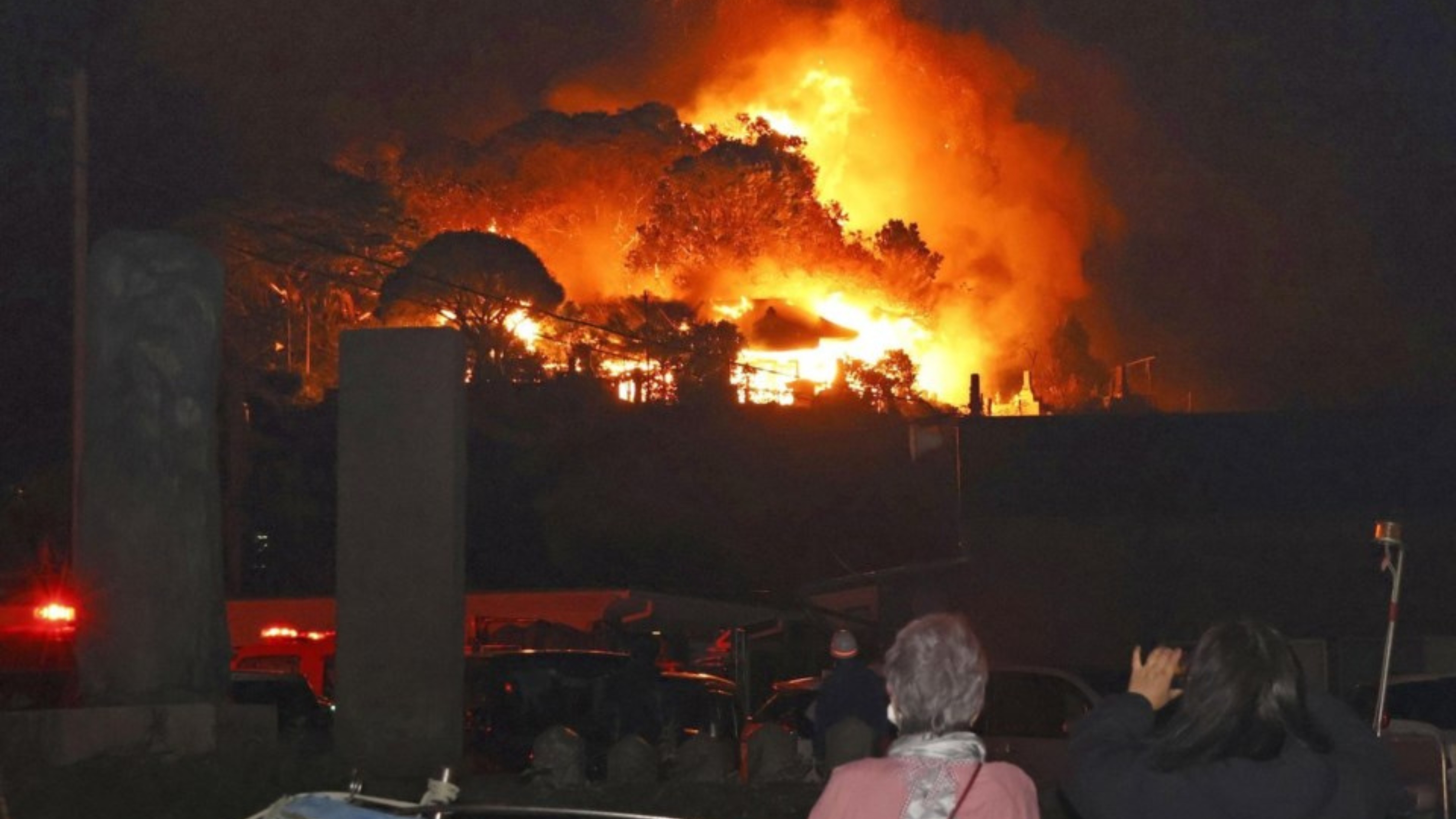 حريق هائل في اليابان يدمر 170 منزلاً ويُجبر السكان على الإخلاء