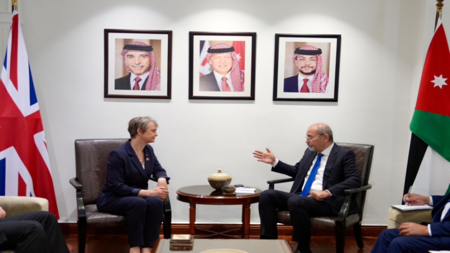 الصفدي يلتقي وزيرة الخارجية البريطانية ويبحثان تعزيز التعاون وحل الأزمة الفلسطينية