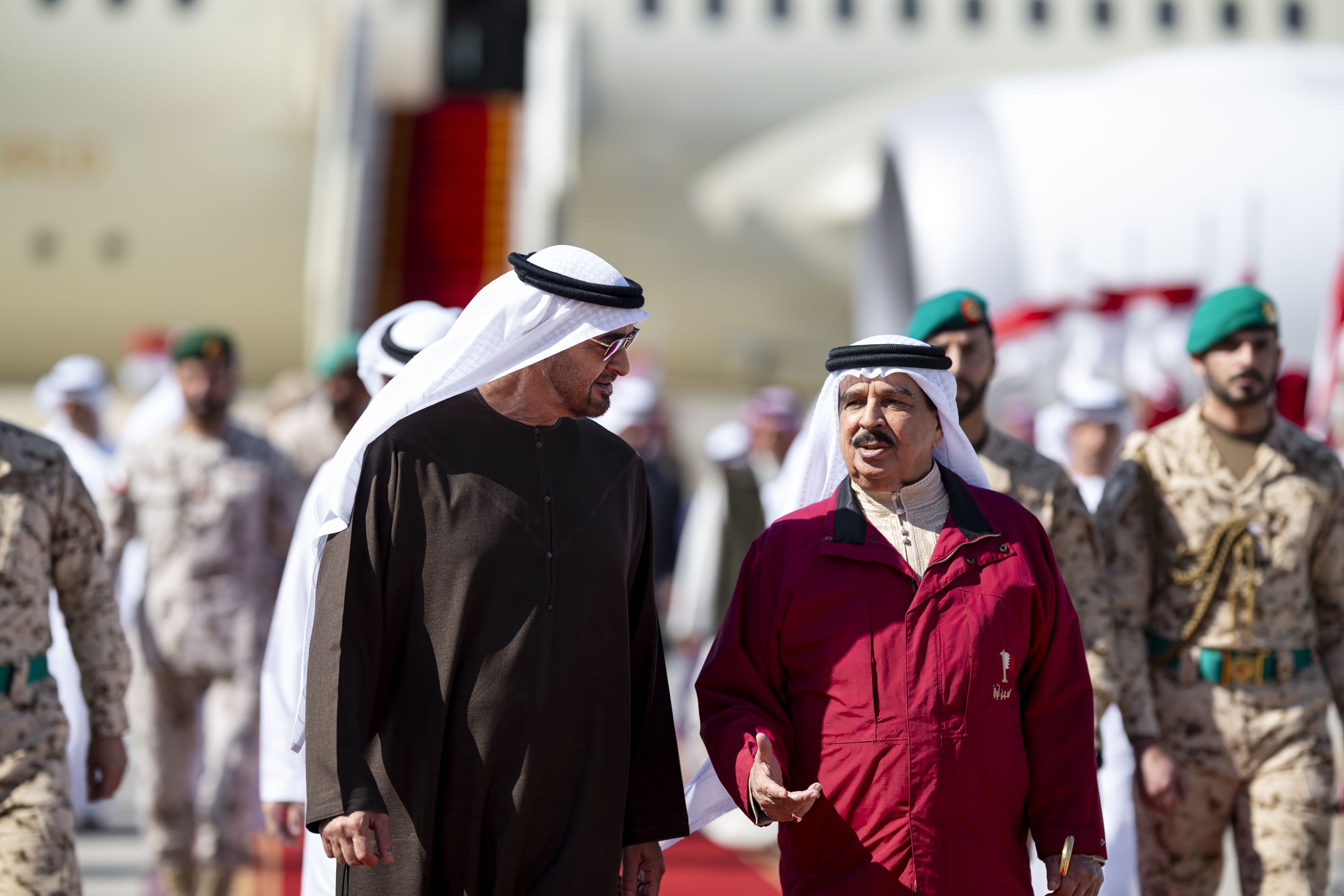 رئيس الإمارات يصل البحرين في زيارة عمل