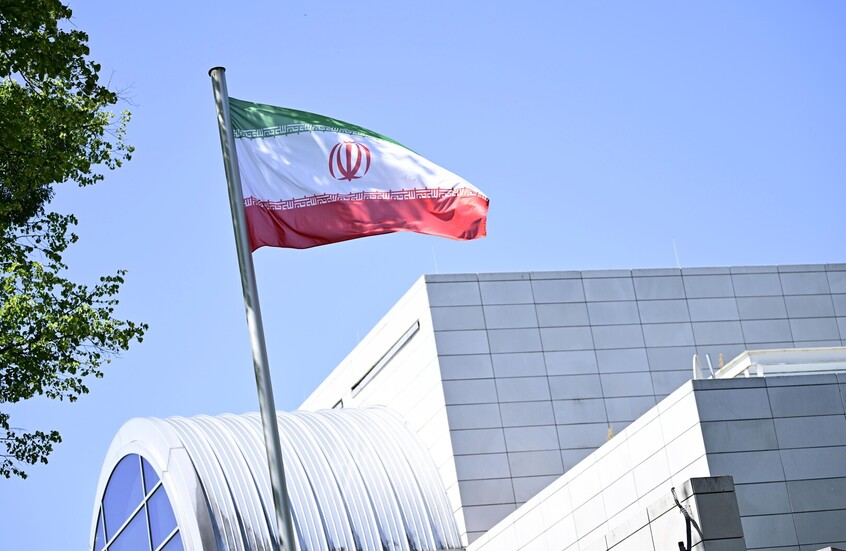 رسائل أمريكية إلى طهران لبحث استئناف المفاوضات.. وإيران ترد بحذر