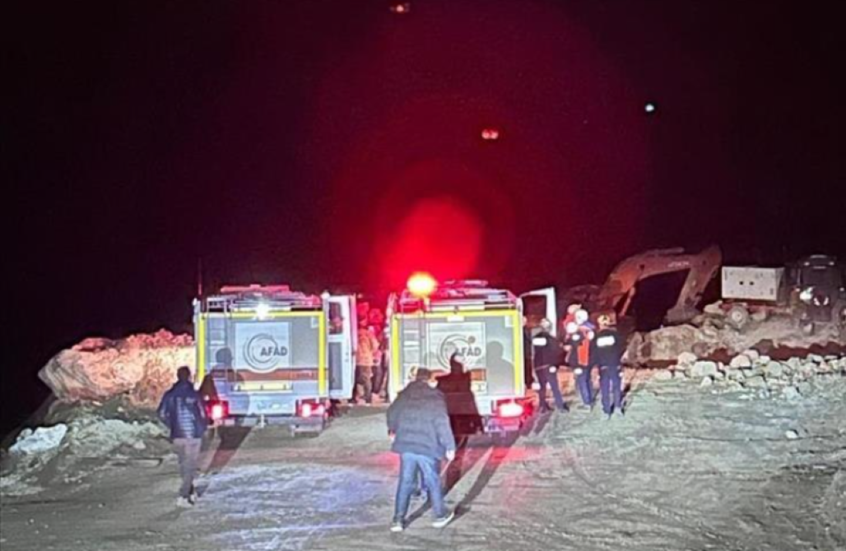 تركيا.. انهيار تربة يطمر مدير منجم حديد وعمليات إنقاذ واسعة في سيواس