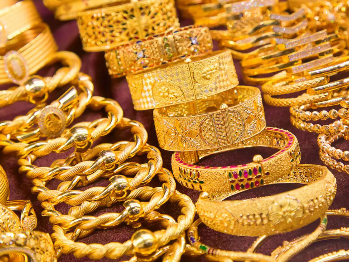 الذهب يرتفع بدعم توقعات خفض الفائدة الأمريكية والإغلاق الحكومي