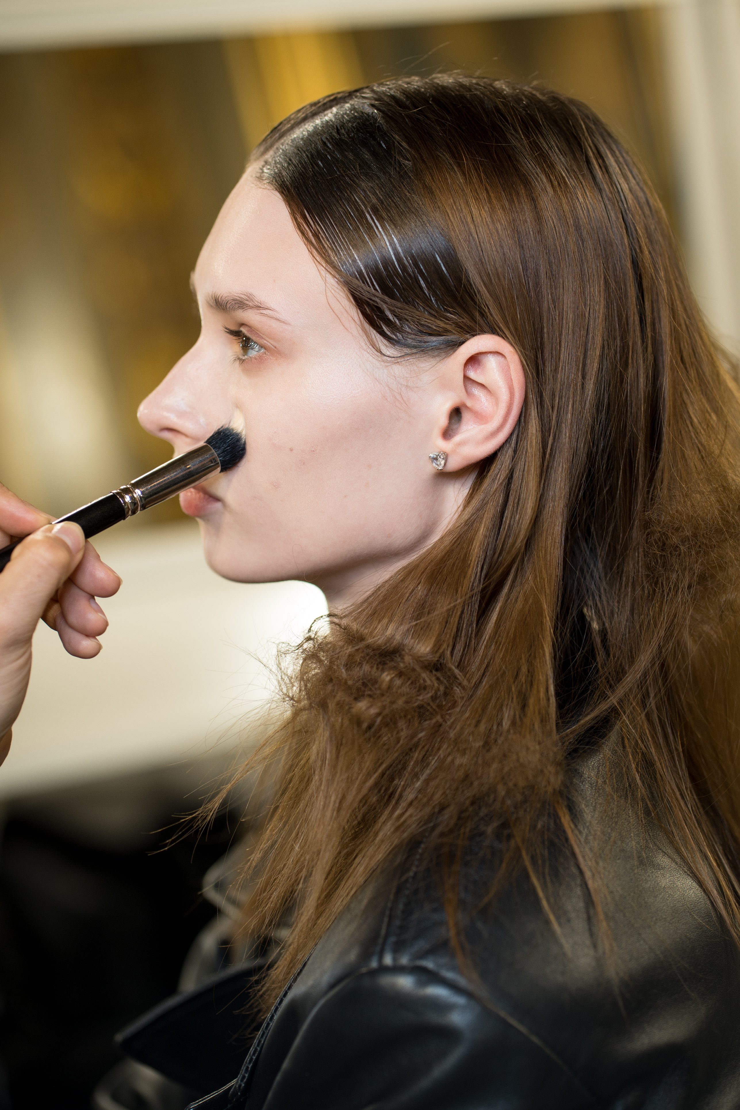 ألوان المكياج لخريف 2025.. بين الدفء والبريق والجرأة الهادئة