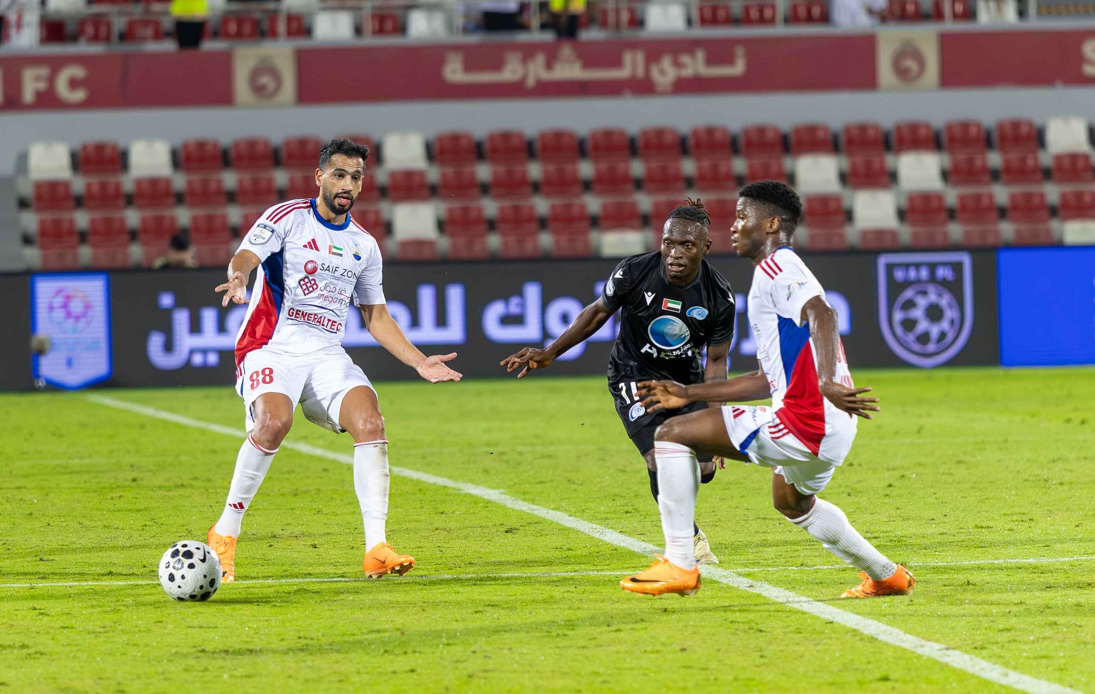 بني ياس يكتسح الشارقة والنصر يواصل انتصاراته.. وتعادل دبا مع الوحدة